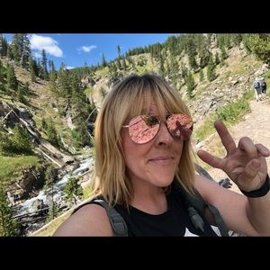 Meet your Posher, Victoria